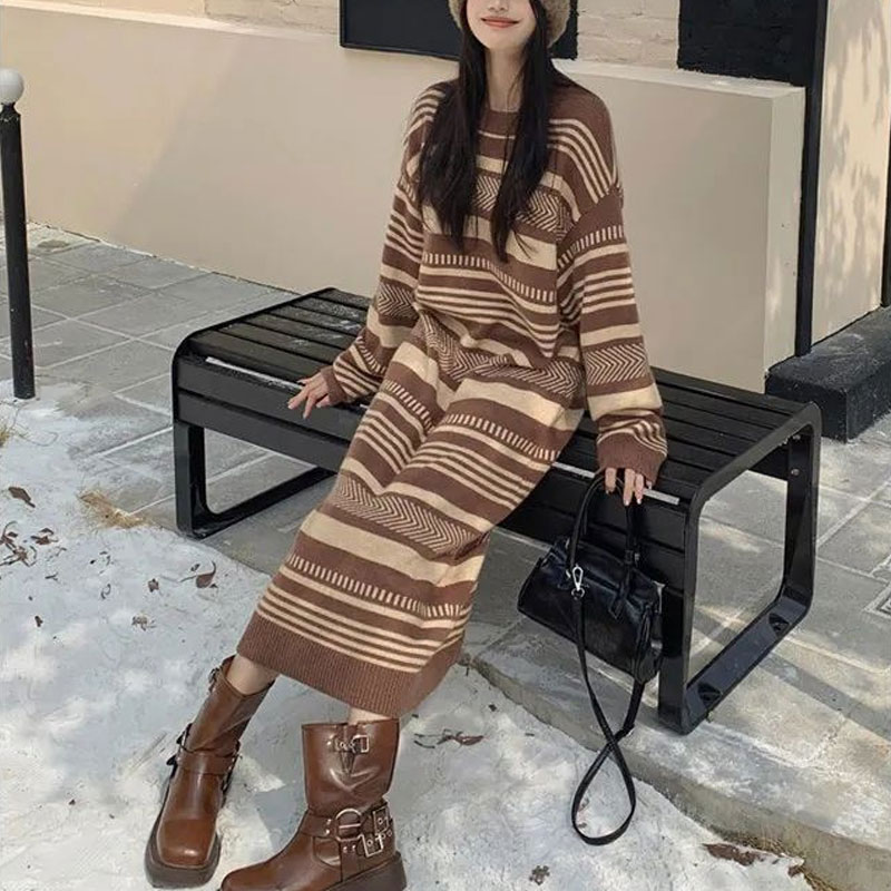 Winter Clothing H&M - فستان نسائي طويل مخطط كلاسيكي ،