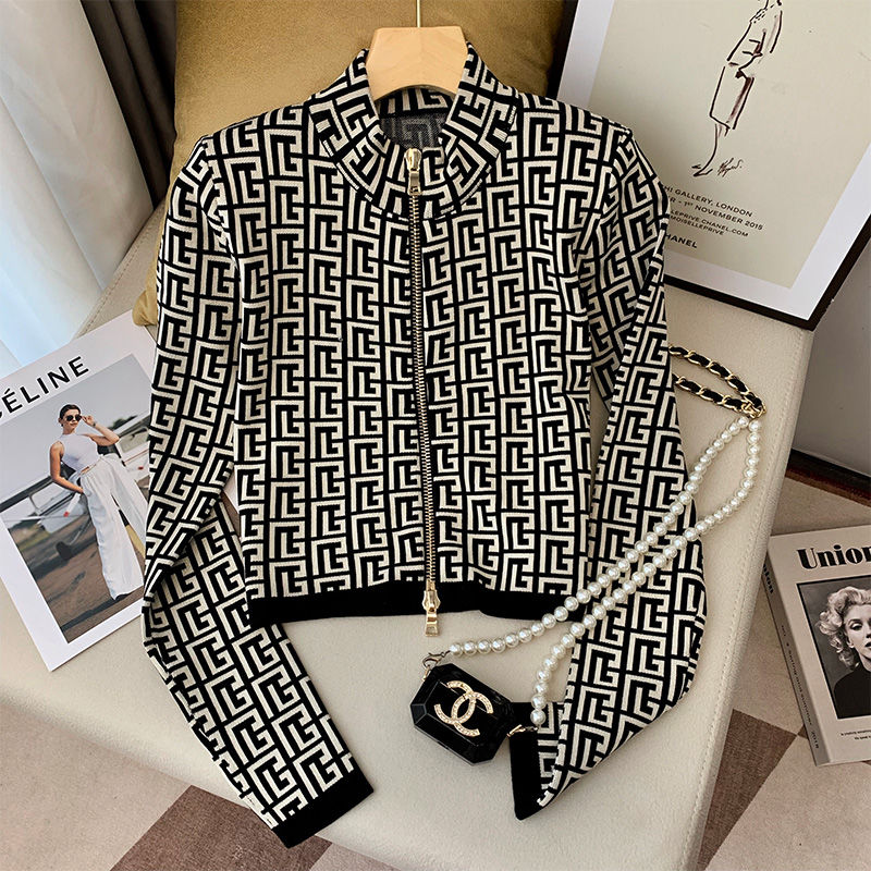 Winter Clothing Trends For Women - بلوزة نسائية ضيقة بأكمام طويلة ،