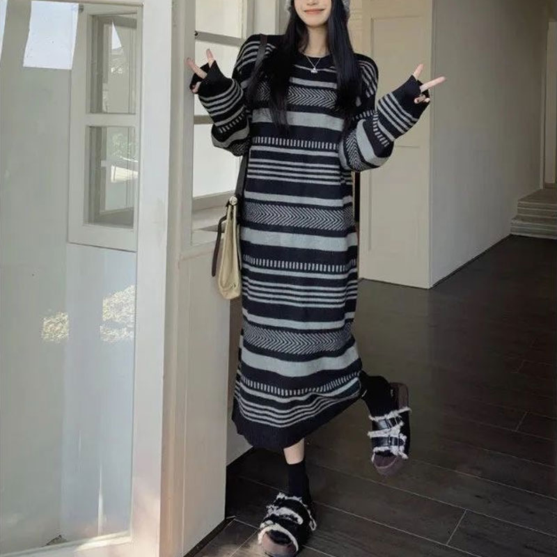 فستان نسائي طويل مخطط كلاسيكي  - مراجعة Winter Clothing H&M وسعره