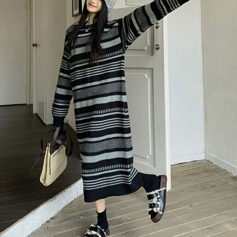 فستان نسائي طويل مخطط كلاسيكي  - مراجعة Winter Clothing H&M وسعره